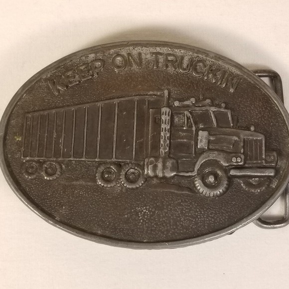 Vintage Metal Keep on Truckin Belt Buckle Oval Truck Driving Made in Hong Kong - Picture 2 of 4
